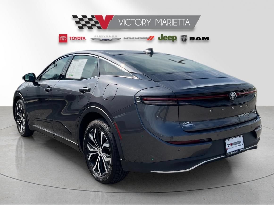 Used 2023 Toyota Crown AWD/4WD image 3