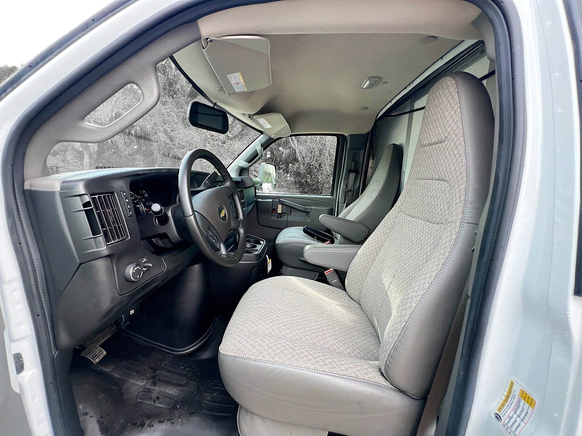 Used 2022 Chevrolet Express 3500 w/ Power Convenience Package RWD image 14