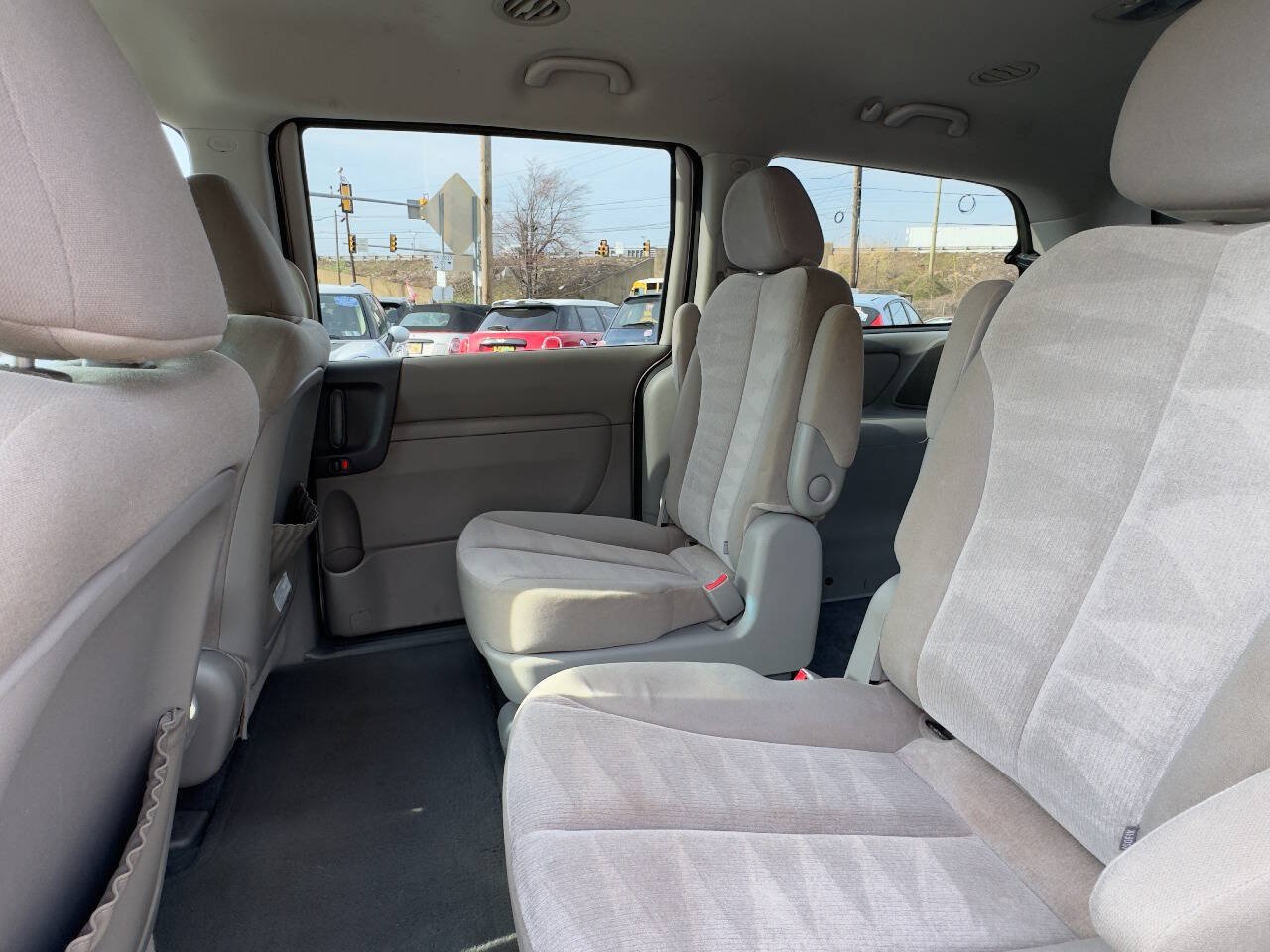 Used 2012 Kia Sedona LX w/ PWR Pkg FWD image 11