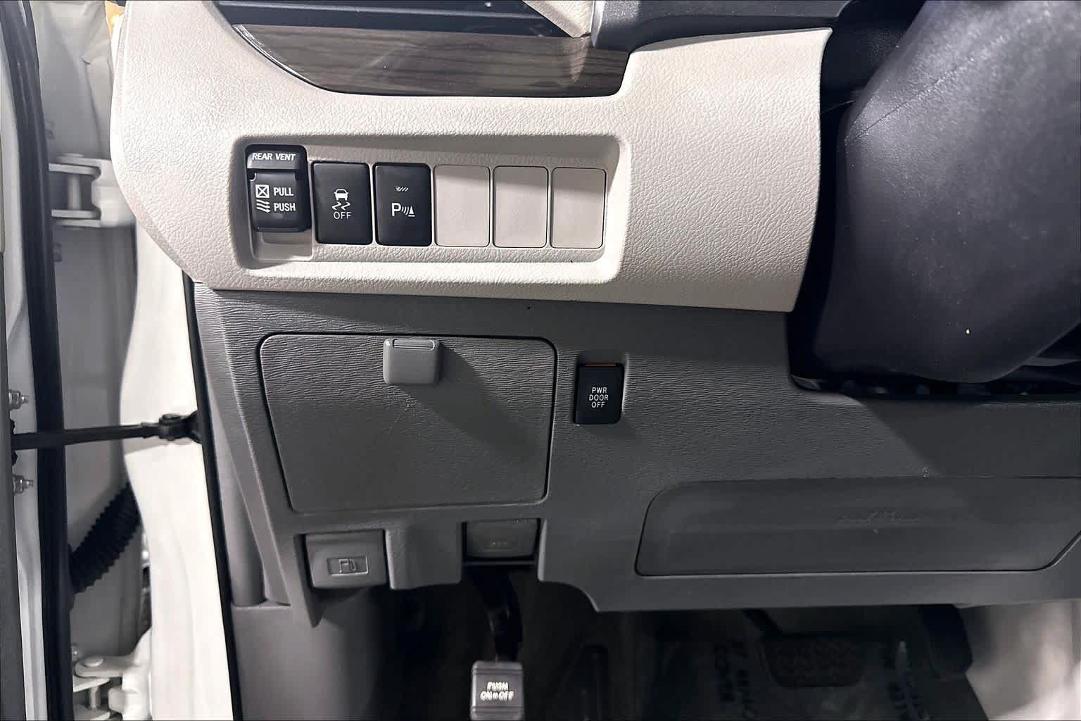 Used 2018 Toyota Sienna XLE Premium w/ Outdoor Package AWD/4WD image 35
