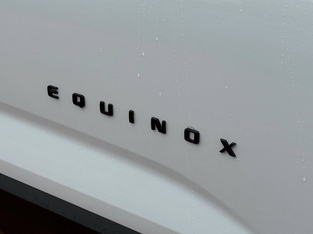 New 2027 Chevrolet Equinox LT w/ Convenience Package II FWD image 8