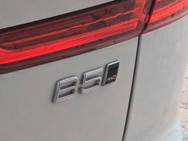 Used 2023 Volvo XC60 B5 Plus w/ Protection Package Premier image 9