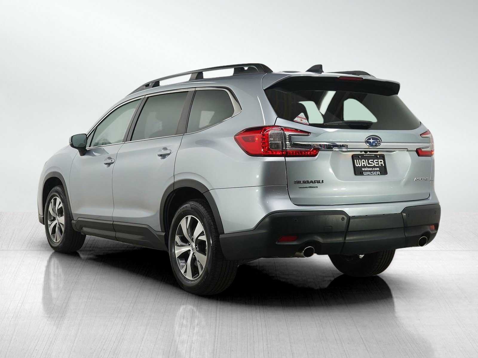 Used 2025 Subaru Ascent Premium image 3