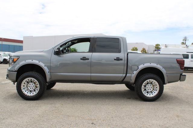 Used 2018 Nissan Titan SV w/ SV Convenience Package RWD image 11