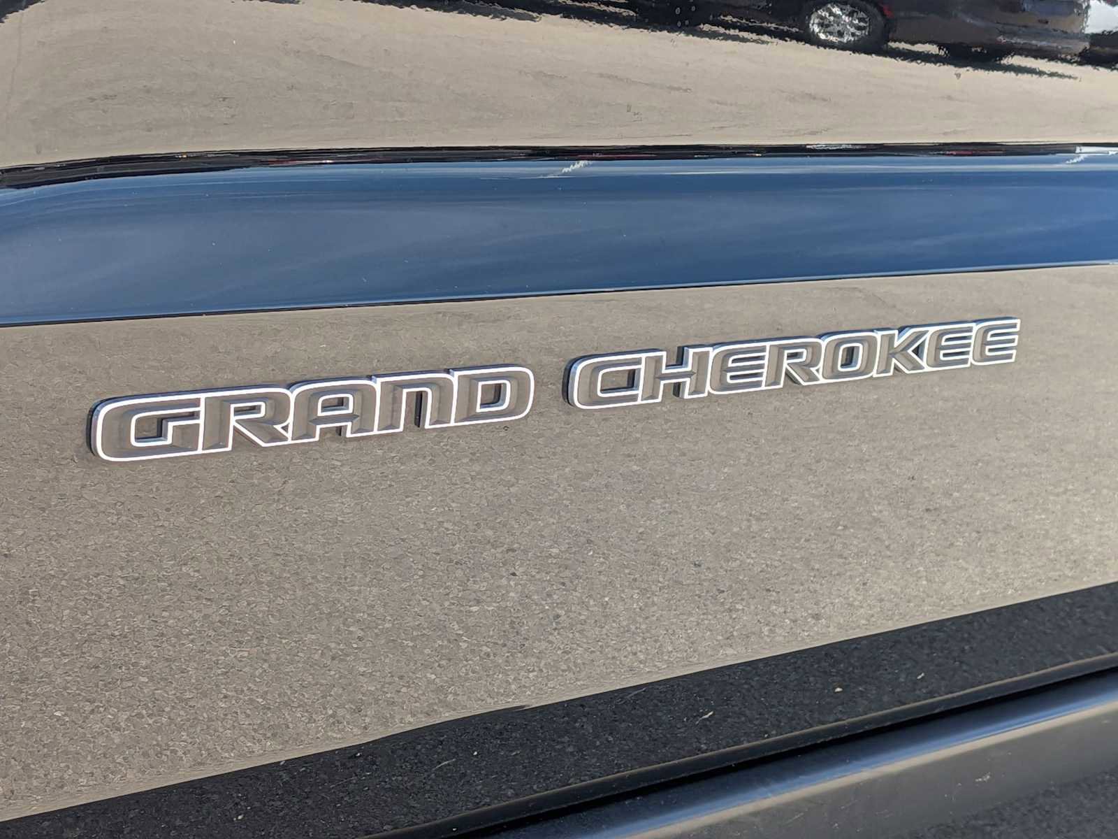 Used 2019 Jeep Grand Cherokee Limited AWD/4WD image 9