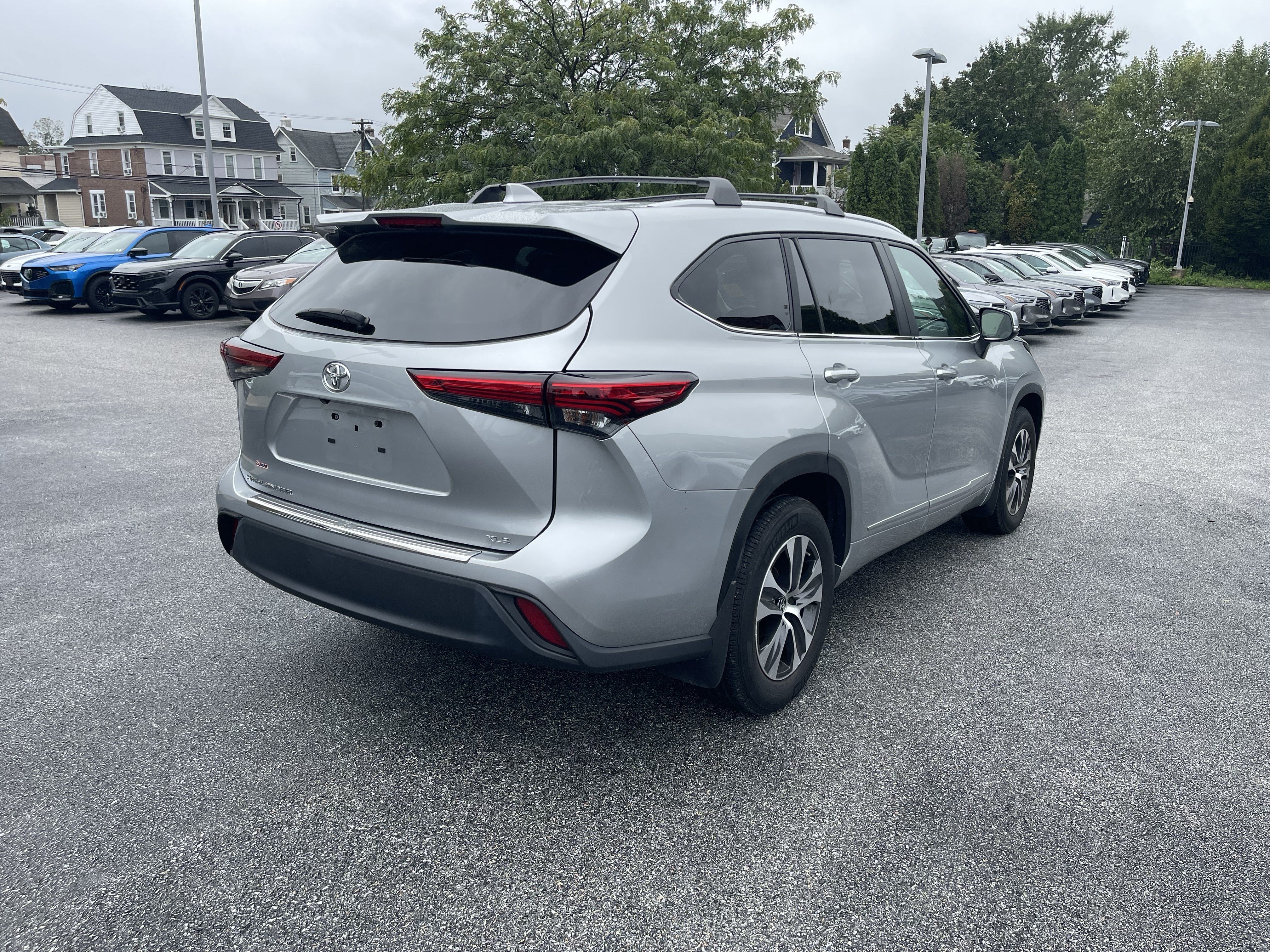 Used 2023 Toyota Highlander XLE FWD image 7