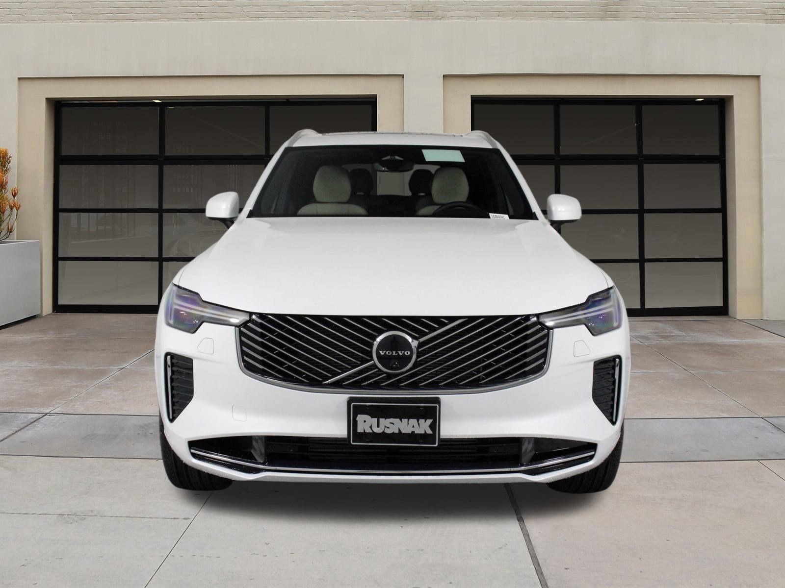 New 2026 Volvo XC90 T8 Plus image 2