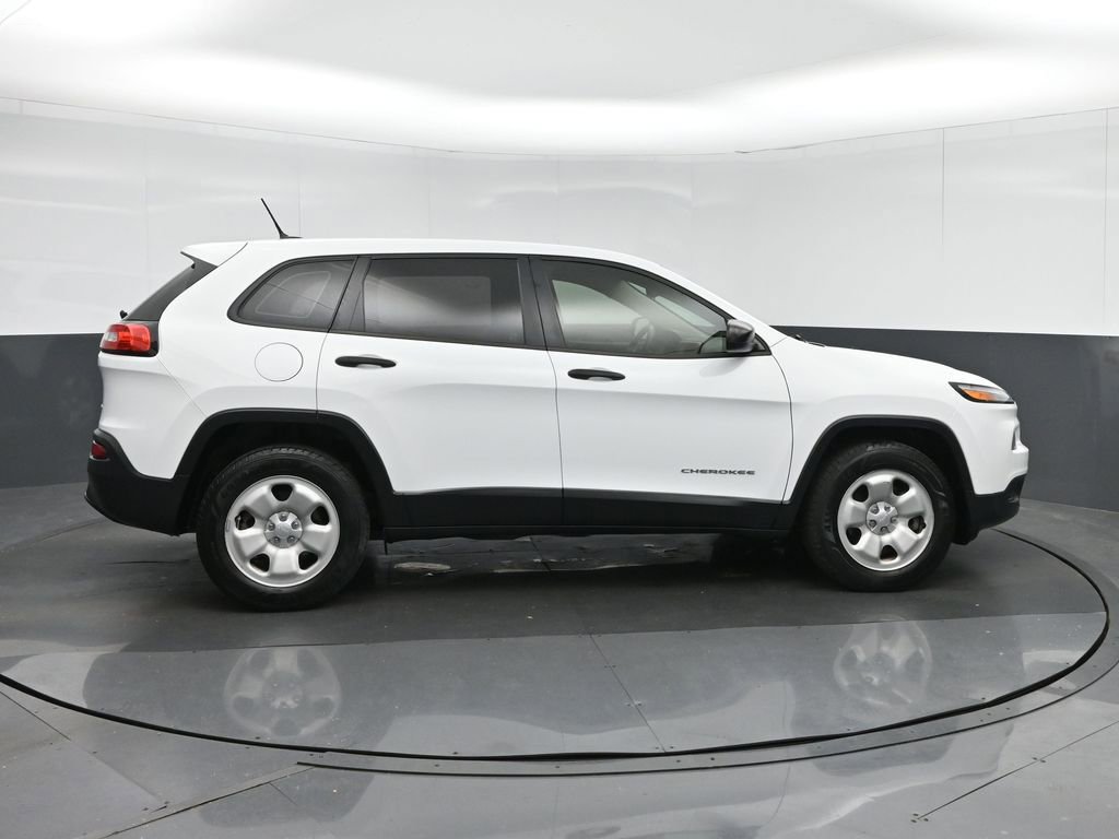 Used 2017 Jeep Cherokee Sport w/ Cold Weather Group image 8