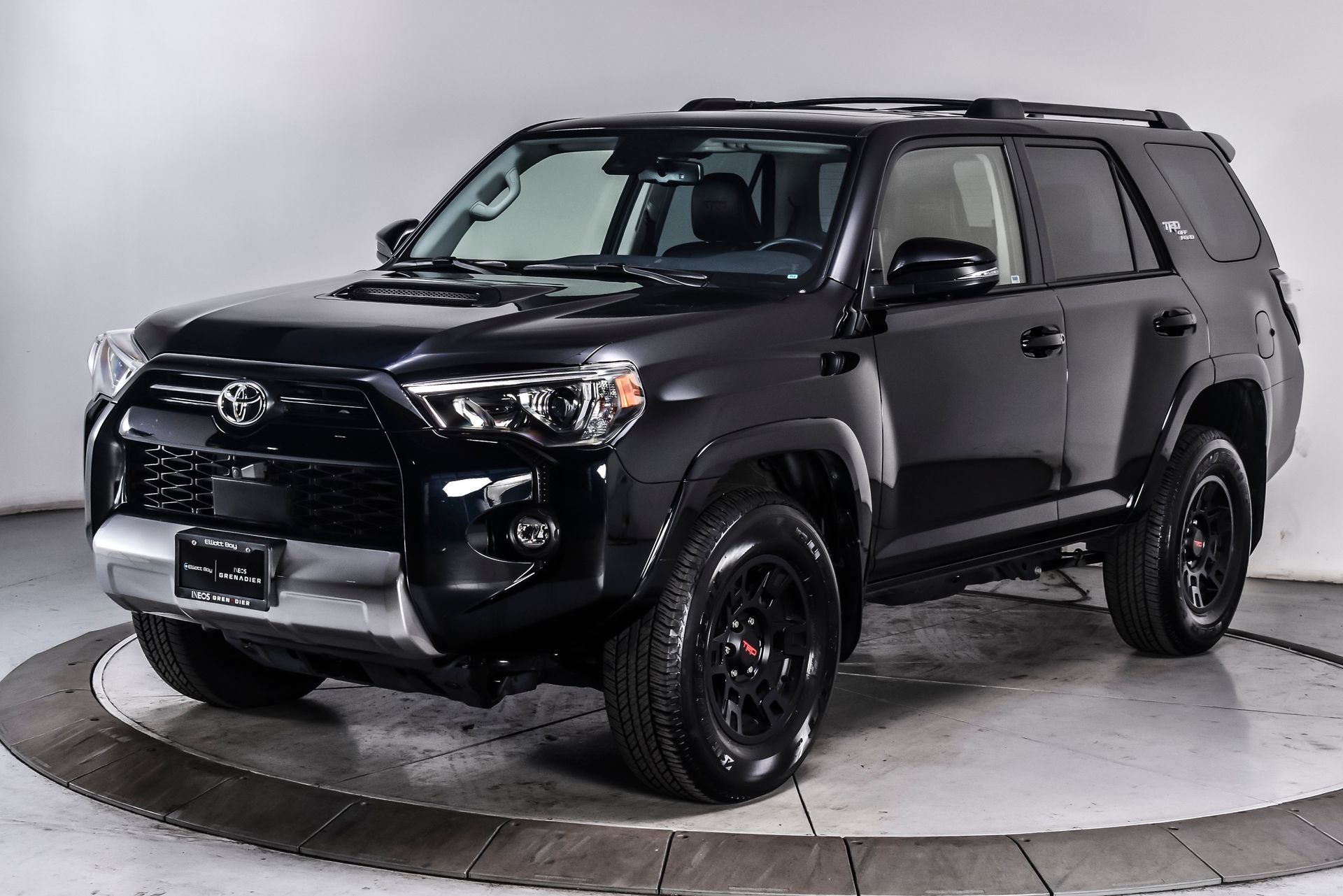 Used 2024 Toyota 4Runner TRD Off-Road Premium w/ Off Road Premium Plus Package AWD/4WD image 2