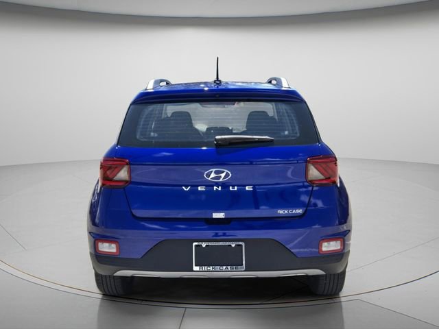 Certified 2025 Hyundai Venue SEL FWD image 6