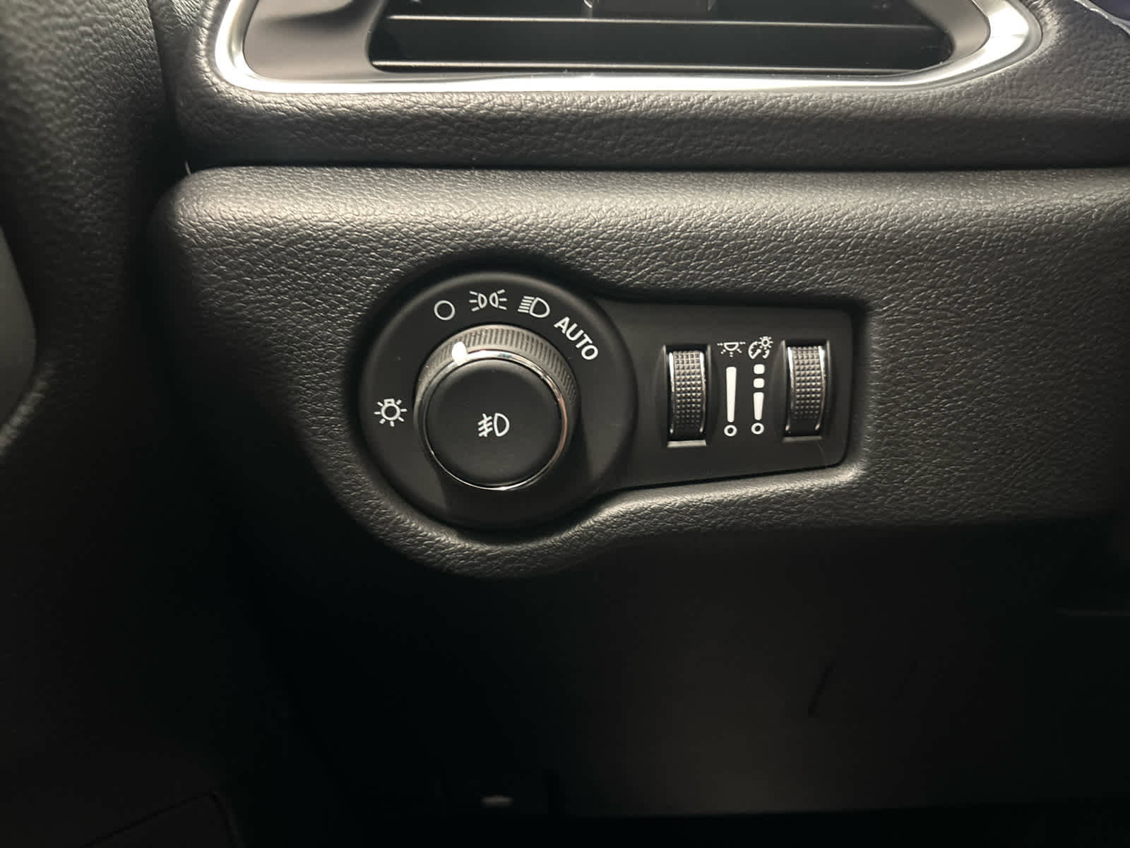 New 2026 Chrysler Pacifica Limited image 25