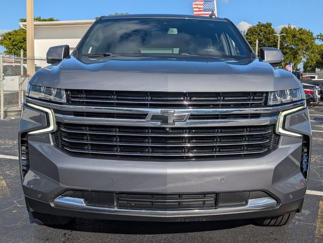 Used 2022 Chevrolet Suburban LT w/ Luxury Package image 2