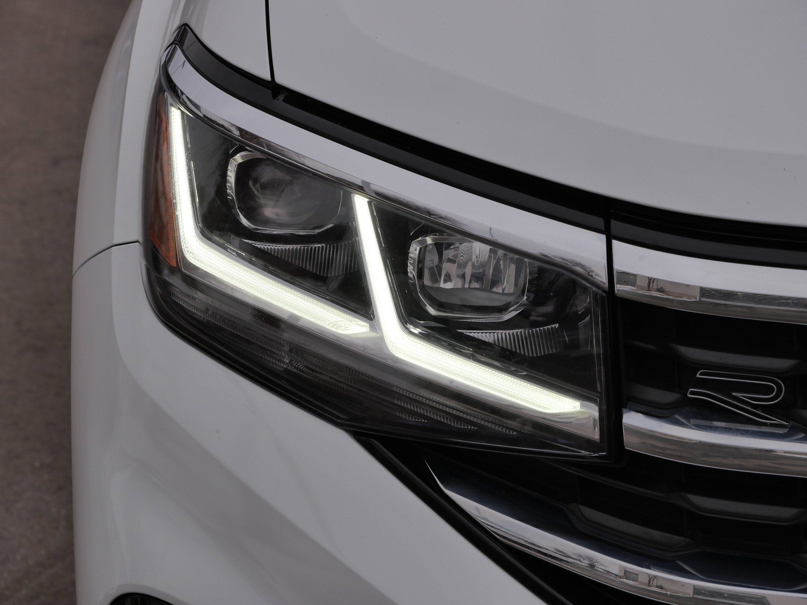 Certified 2023 Volkswagen Atlas Cross Sport SEL Premium R-Line image 16