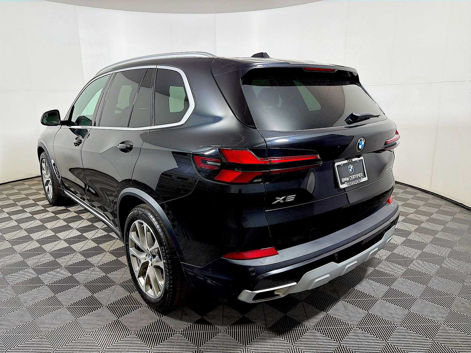 Certified 2024 BMW X5 xDrive40i w/ Premium Package AWD/4WD image 5