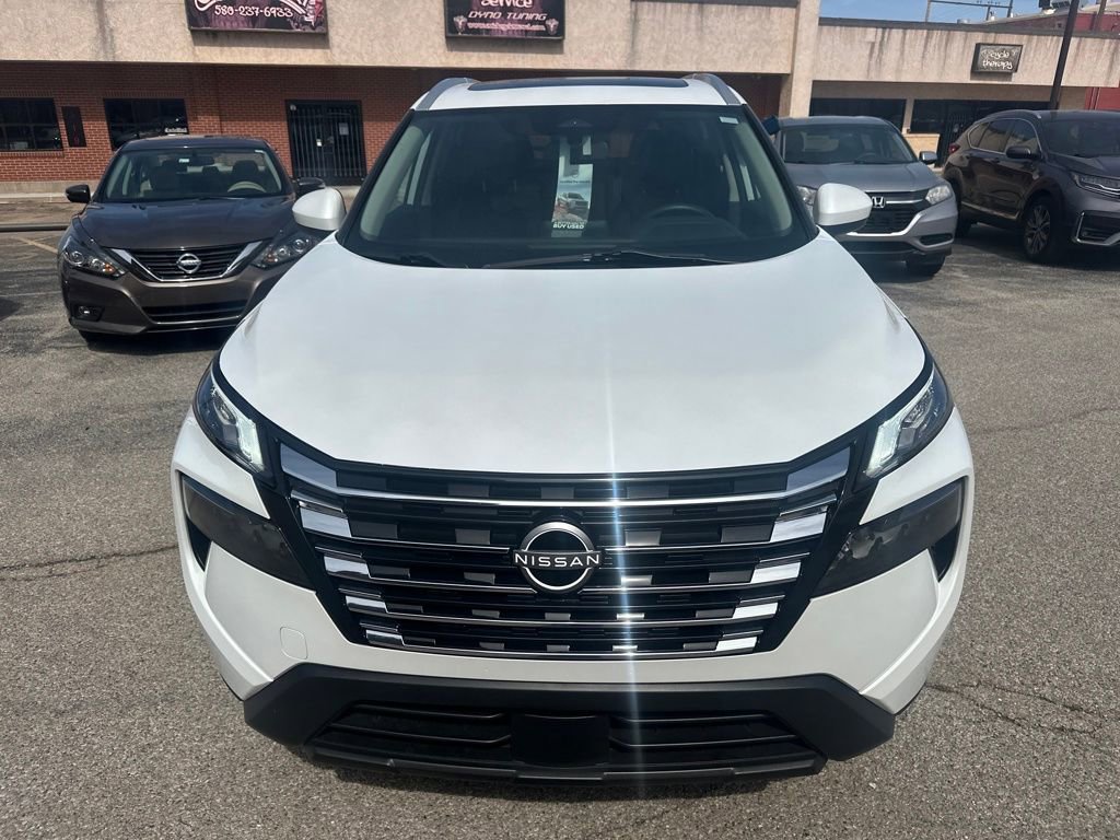 Used 2024 Nissan Rogue SV w/ SV Premium Package image 10