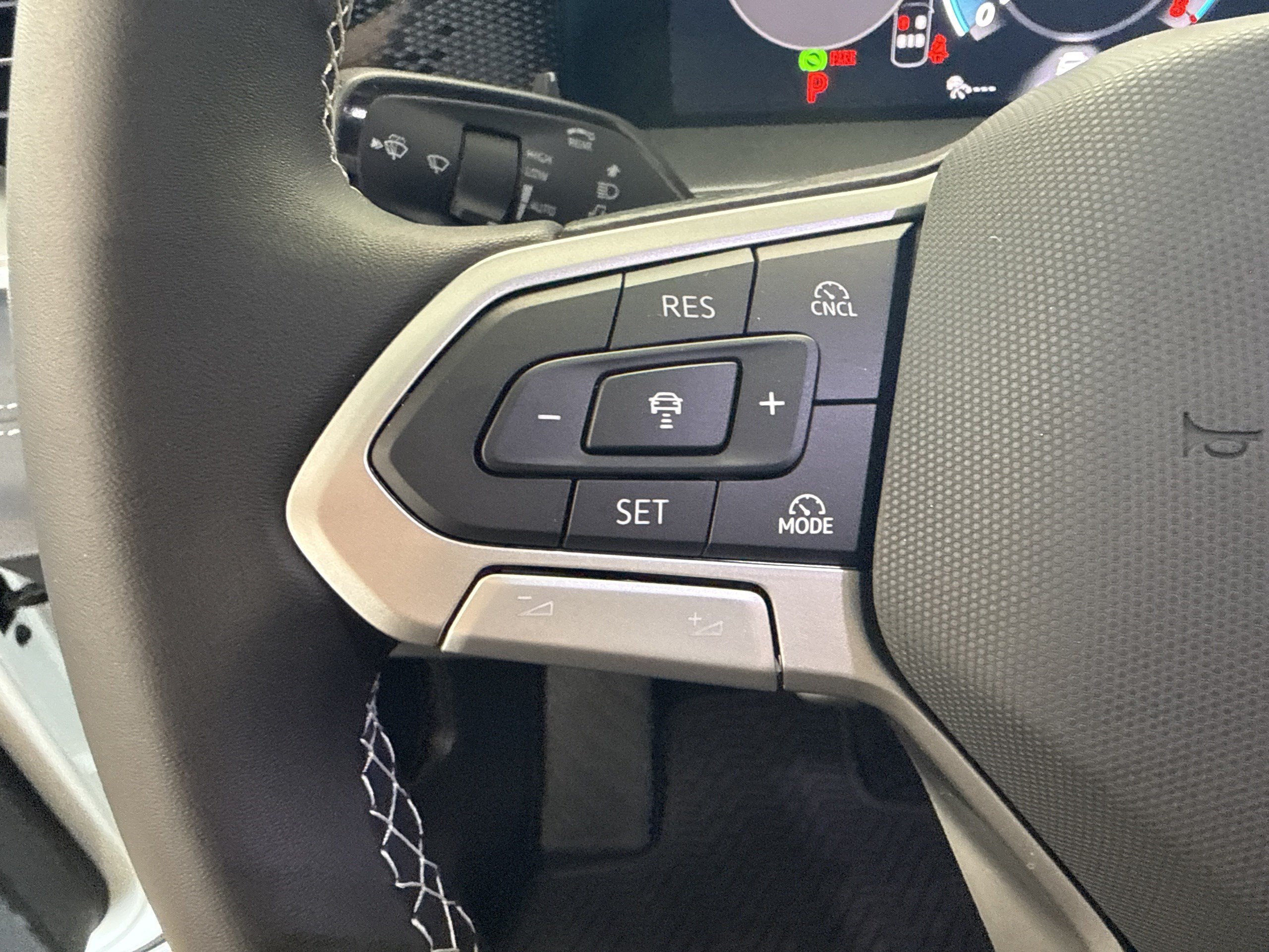 New 2026 Volkswagen Tiguan SE FWD image 14