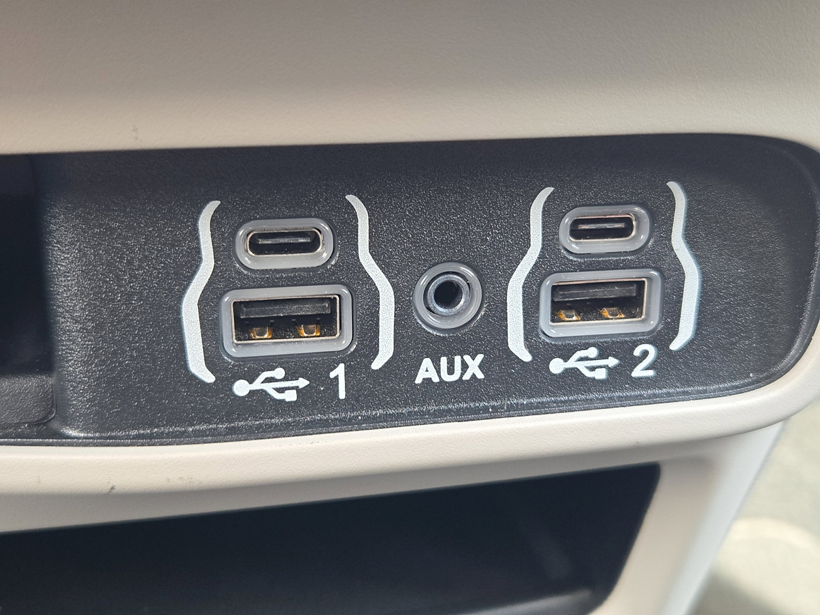 Used 2024 Chrysler Pacifica Touring-L image 12