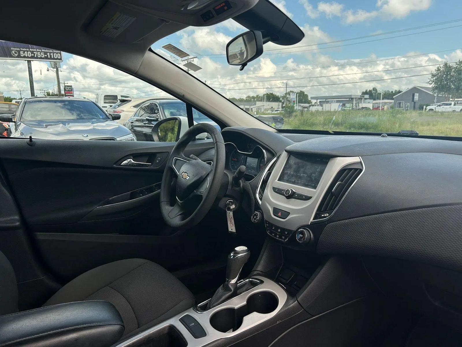 Used 2017 Chevrolet Cruze LS FWD image 15