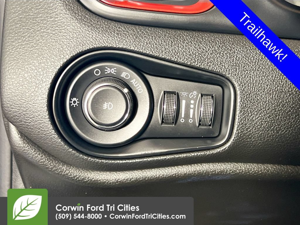 Used 2017 Jeep Renegade Trailhawk w/ Cold Weather Group II AWD/4WD image 19