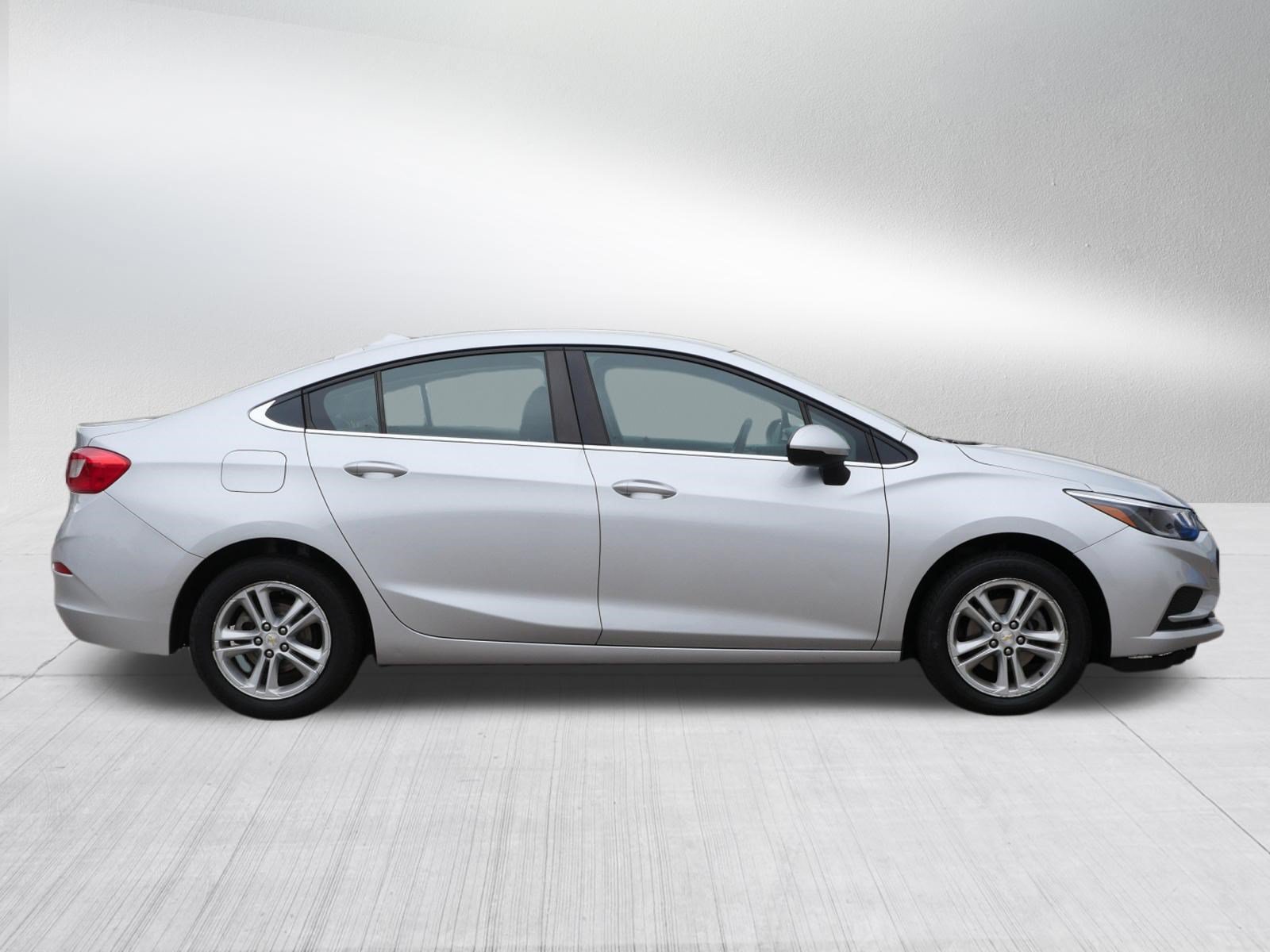 Used 2016 Chevrolet Cruze LT FWD image 8