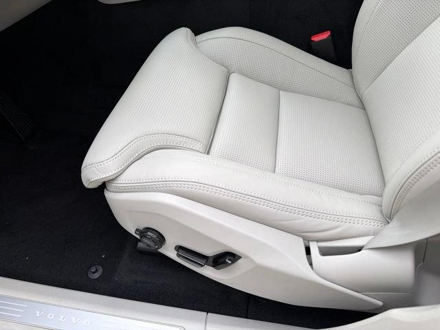 New 2027 Volvo XC60 B5 Ultra AWD/4WD image 13