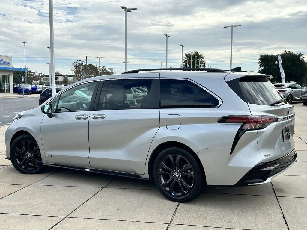 Used 2021 Toyota Sienna XSE image 4