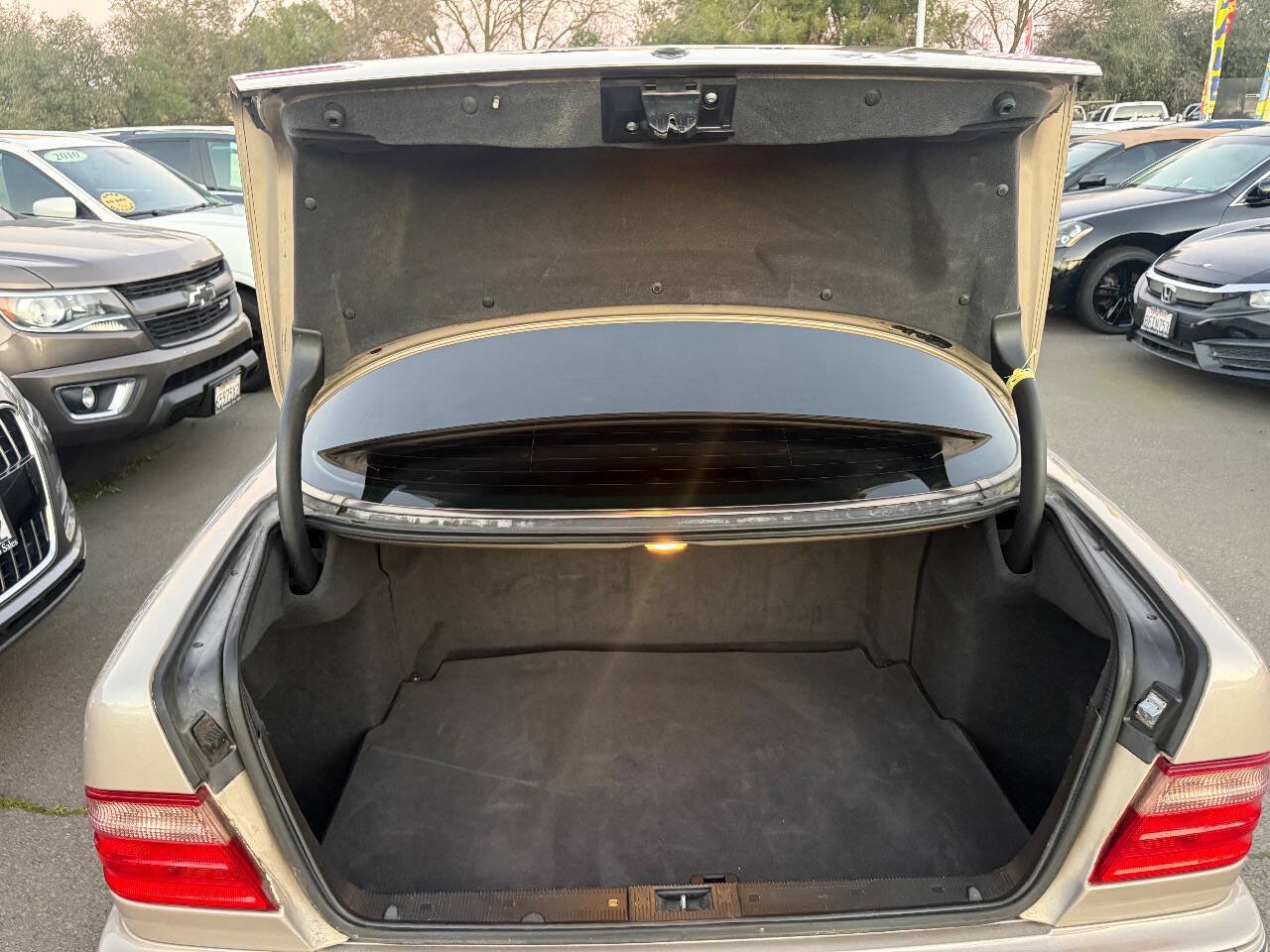 Used 2001 Mercedes-Benz E 320 Sedan image 17