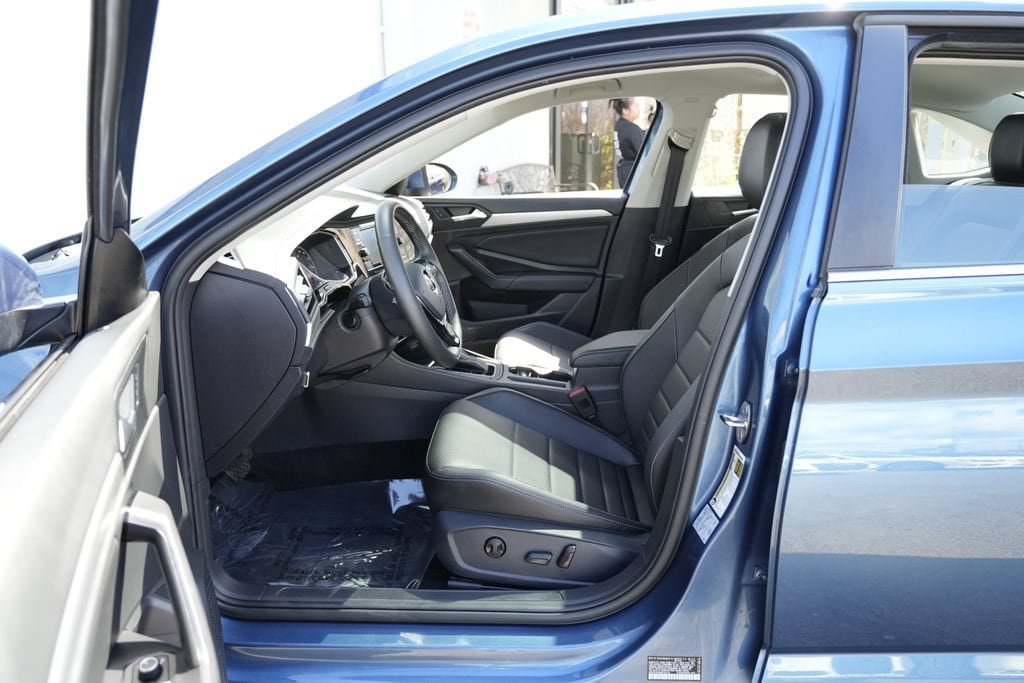 Used 2021 Volkswagen Jetta SE w/ SE Cold Weather Package FWD image 19