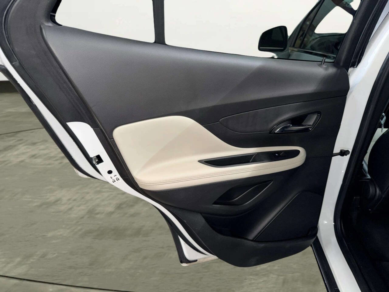 Used 2018 Buick Encore Preferred image 18