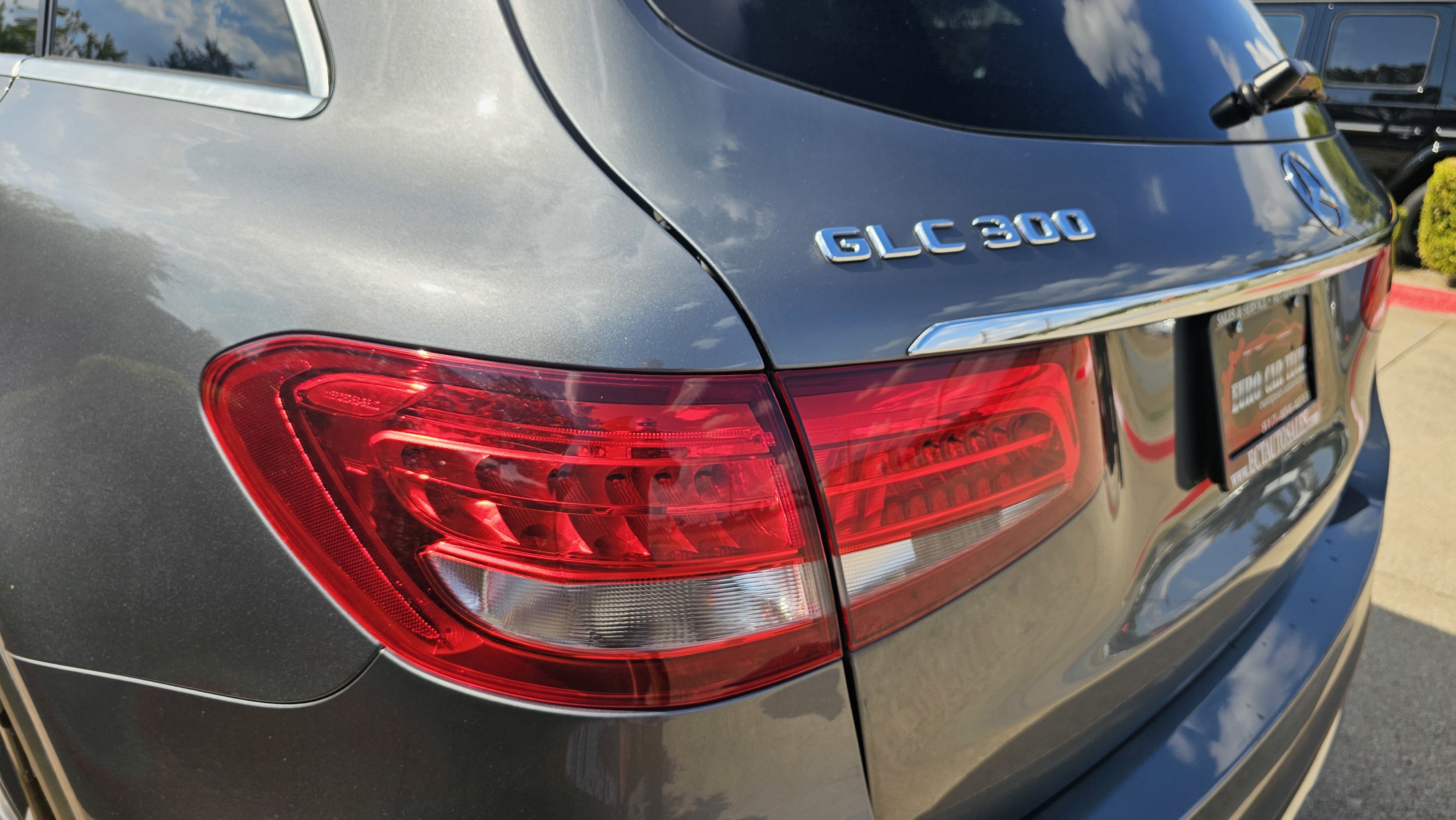 Used 2019 Mercedes-Benz GLC 300 w/ Premium Package image 10
