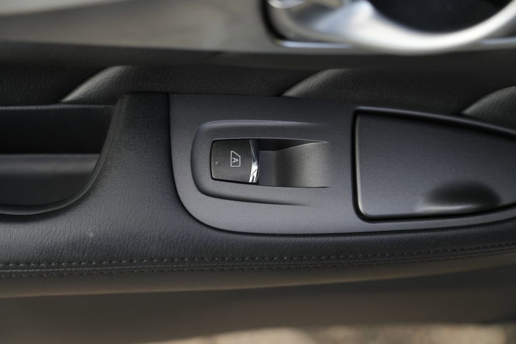 Used 2015 INFINITI Q70 L 3.7 RWD image 27