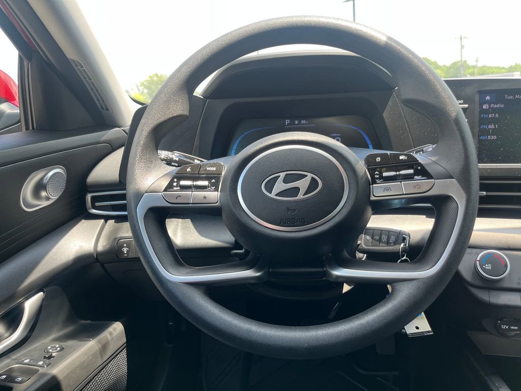 Used 2024 Hyundai Elantra SE FWD image 23