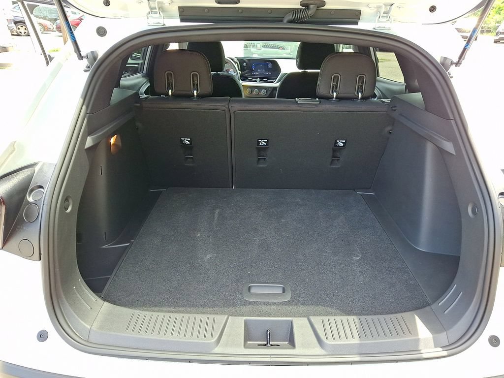 Used 2024 Chevrolet Trax RS FWD image 32