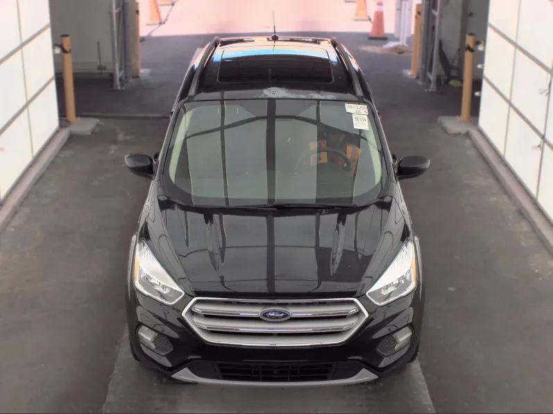 Used 2018 Ford Escape SE FWD image 3