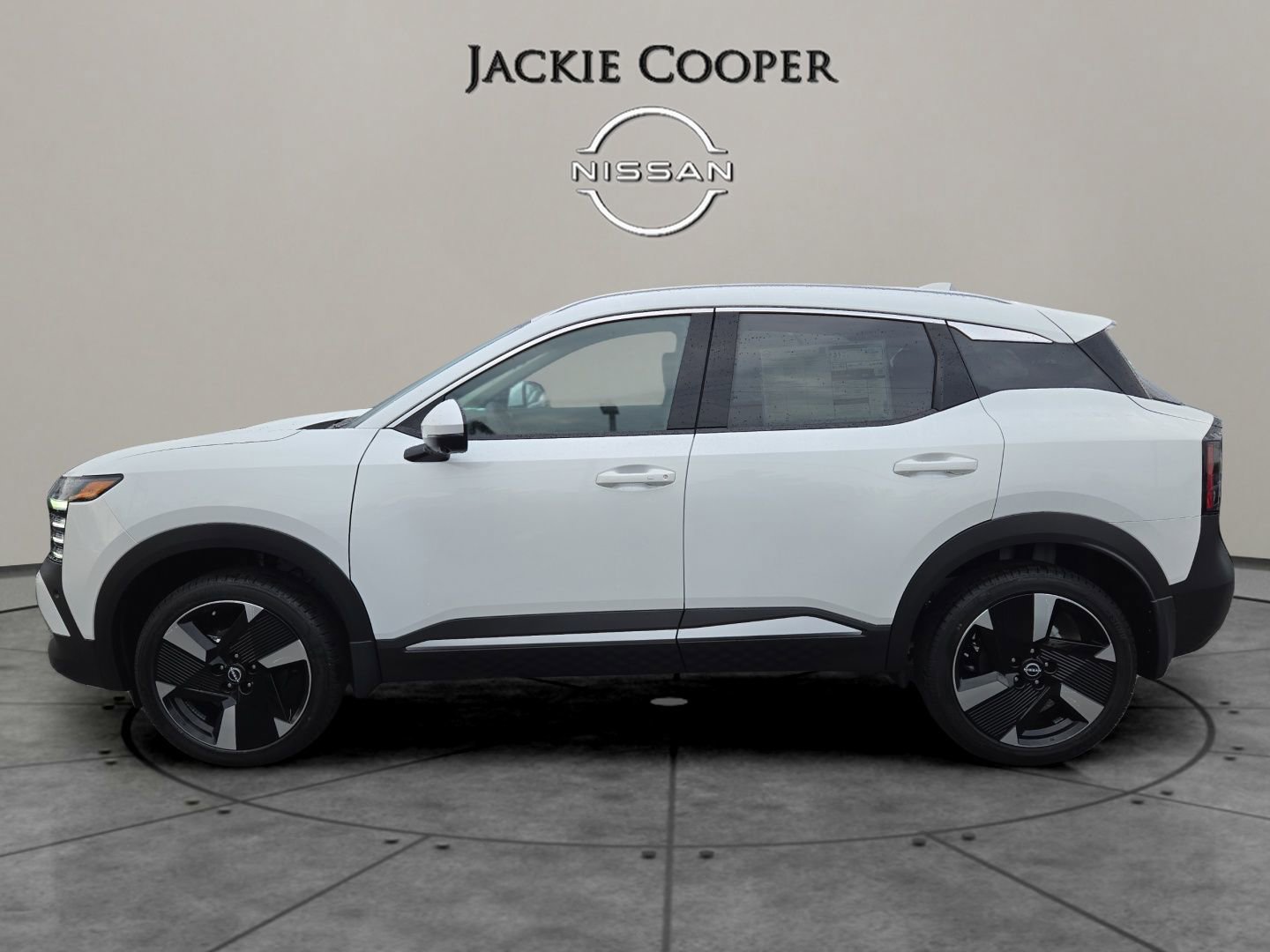 New 2025 Nissan Kicks SR FWD image 2