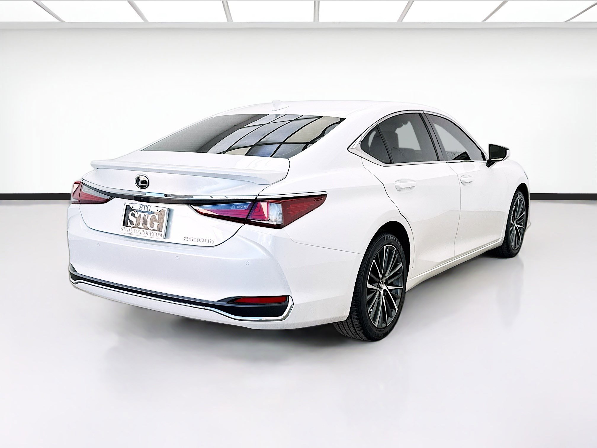 Used 2023 Lexus ES 300h w/ Premium Package FWD image 4