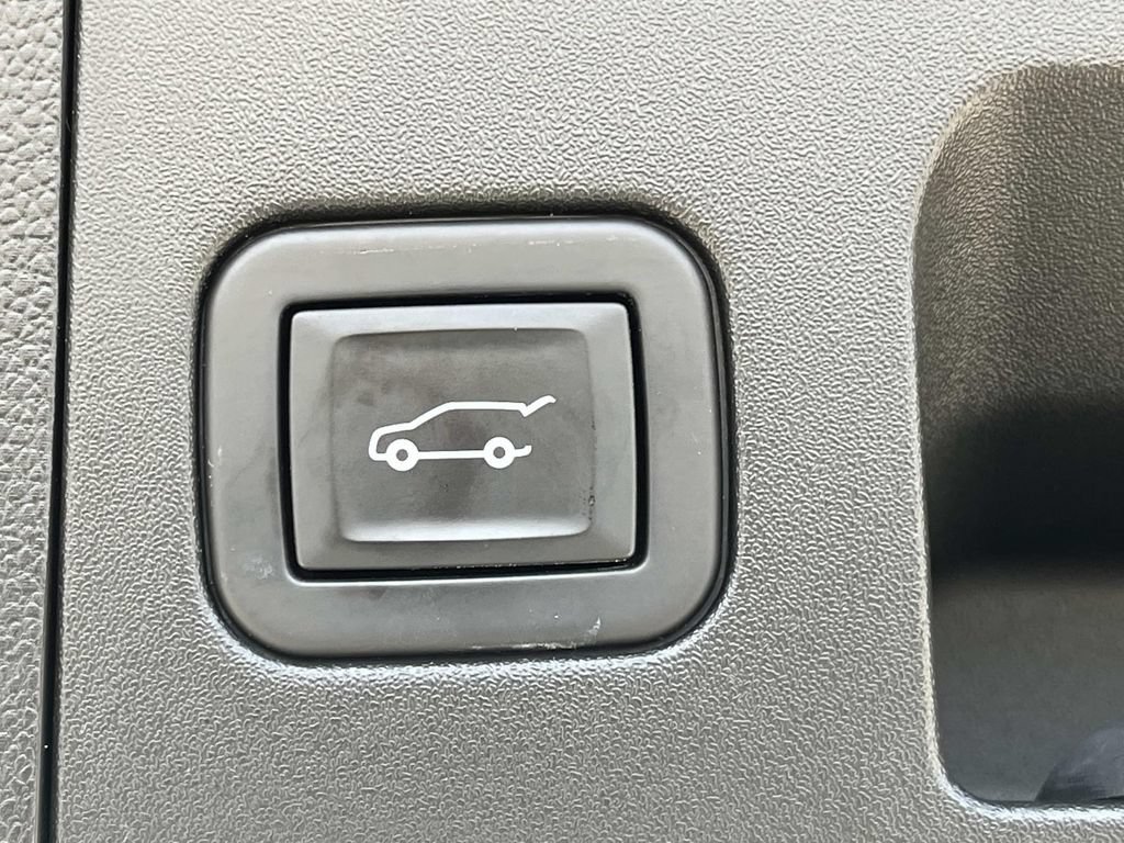 Used 2021 Cadillac XT4 Premium Luxury FWD image 24