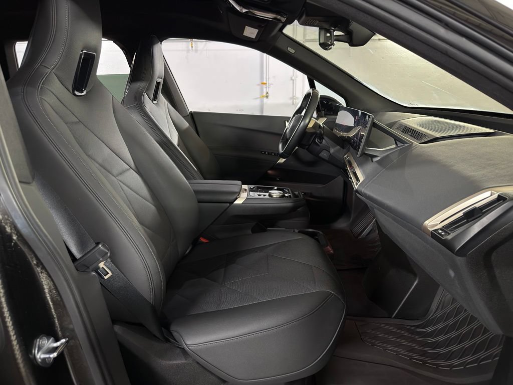 Used 2023 BMW iX xDrive50 w/ Sport Package AWD/4WD image 27