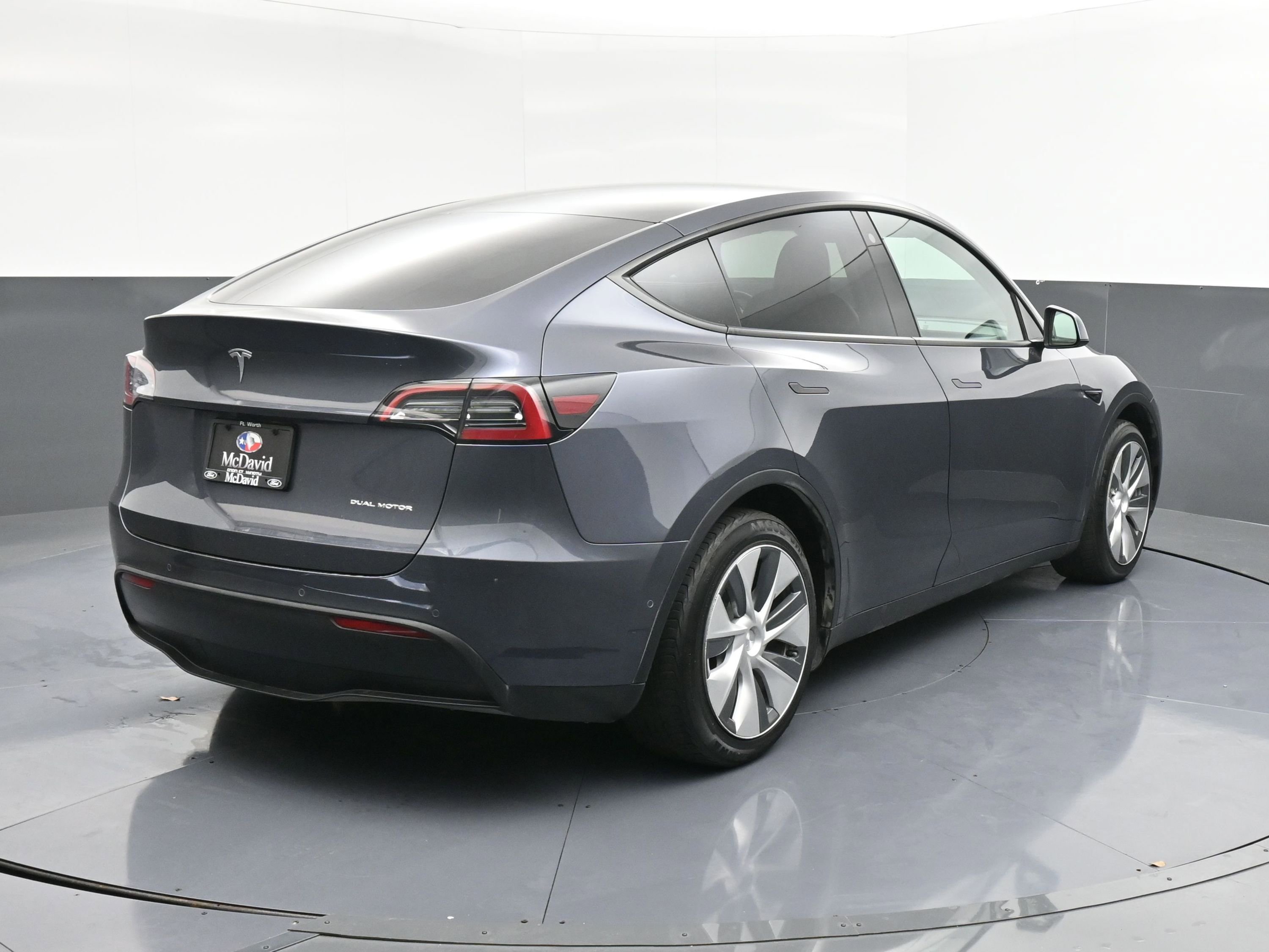 Used 2022 Tesla Model Y Long Range image 8