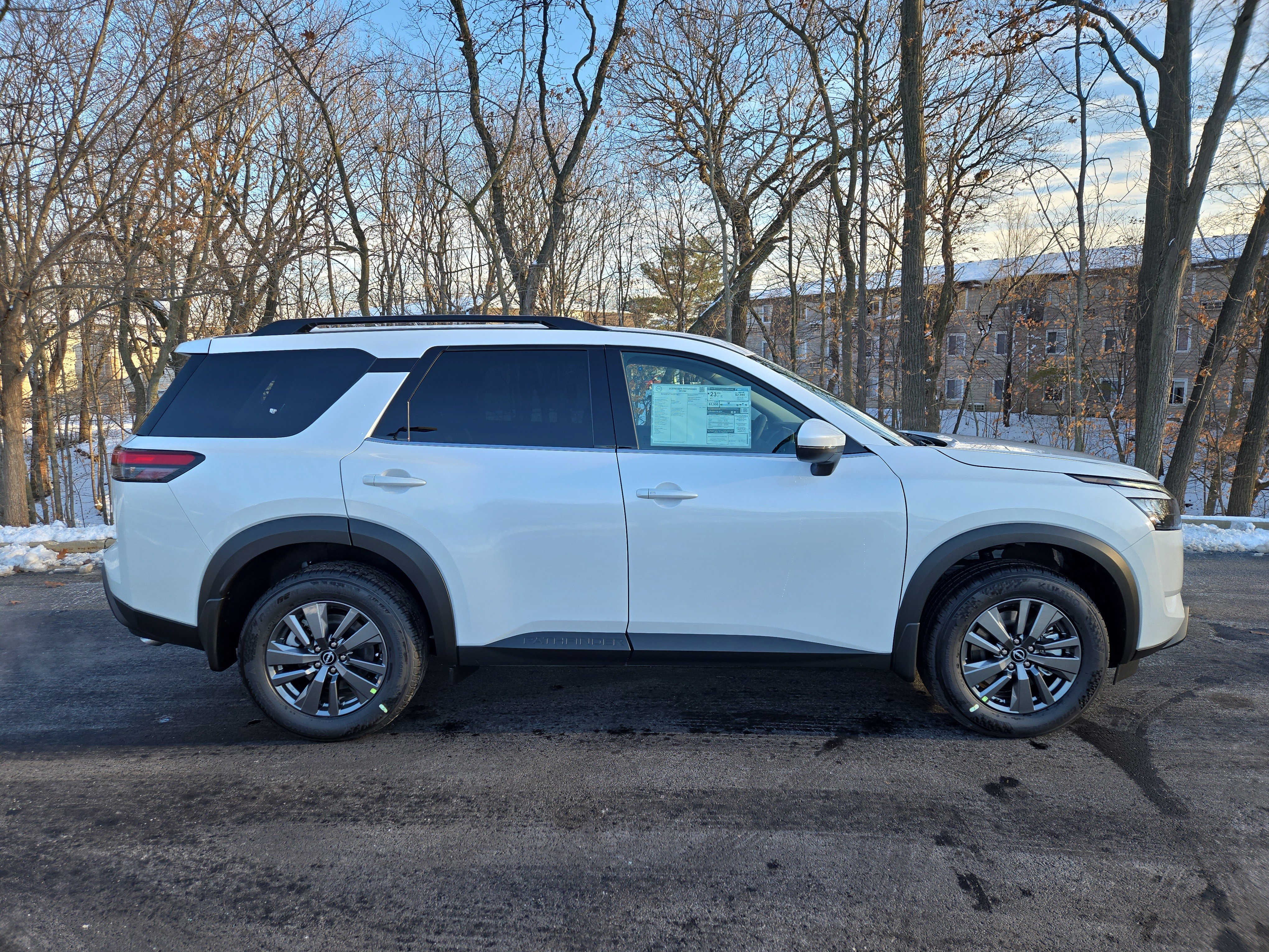 New 2025 Nissan Pathfinder SV image 2