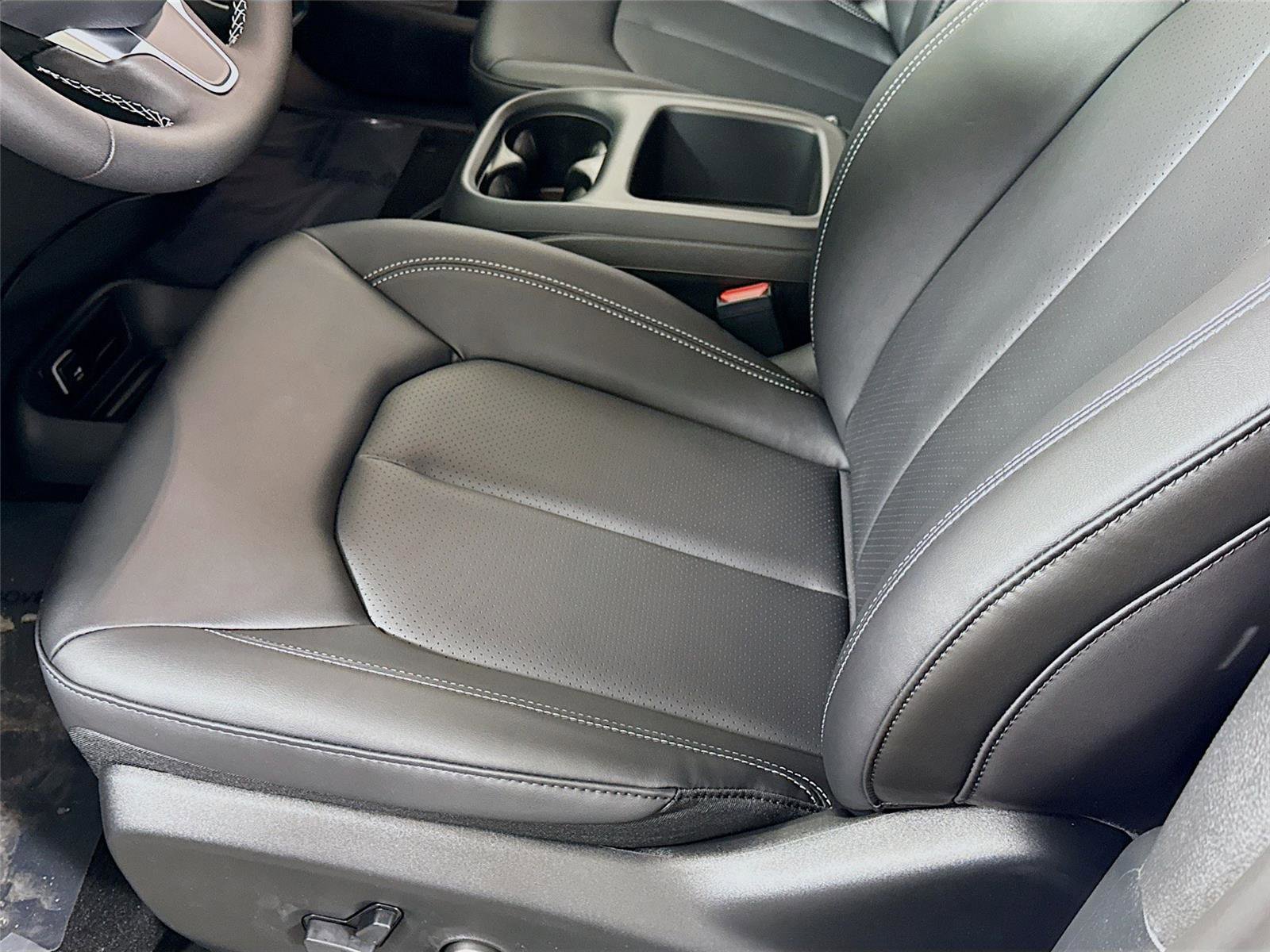 New 2026 Chrysler Voyager LX FWD image 12