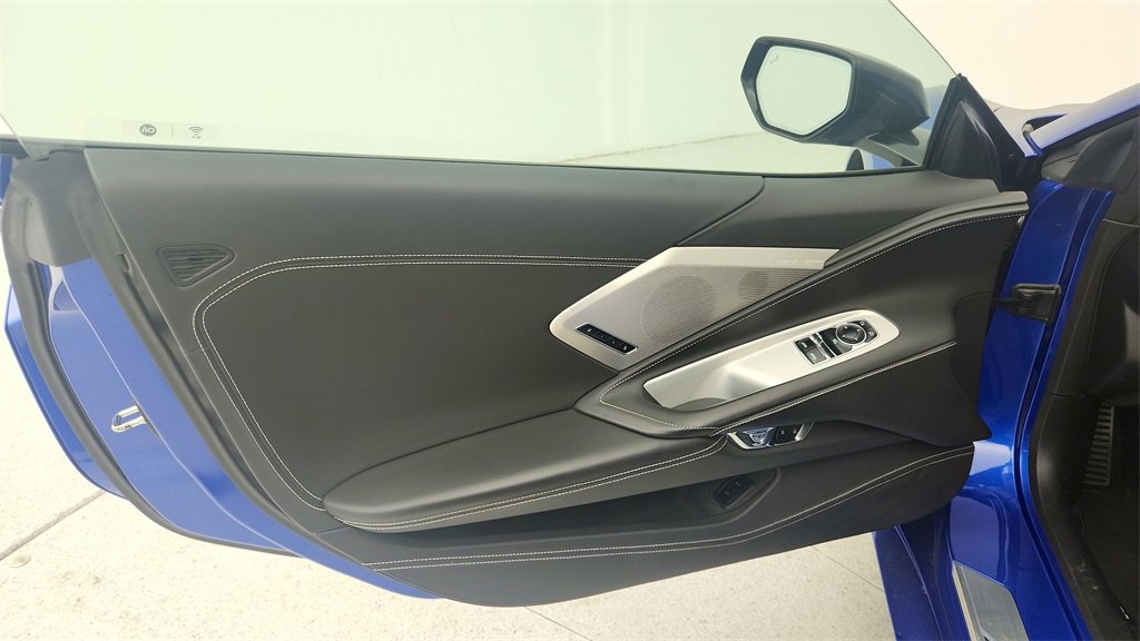Used 2021 Chevrolet Corvette Stingray w/ Z51 Performance Package image 26
