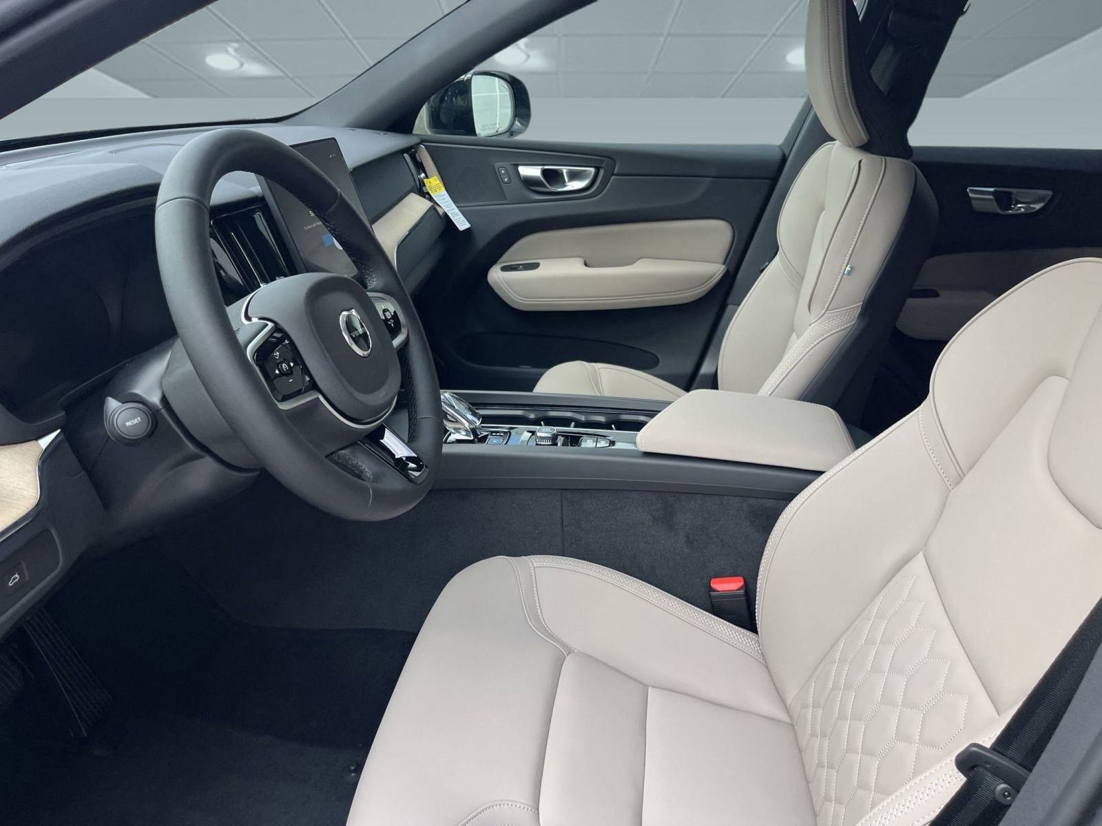 Used 2026 Volvo XC60 B5 Core w/ Climate Package image 5