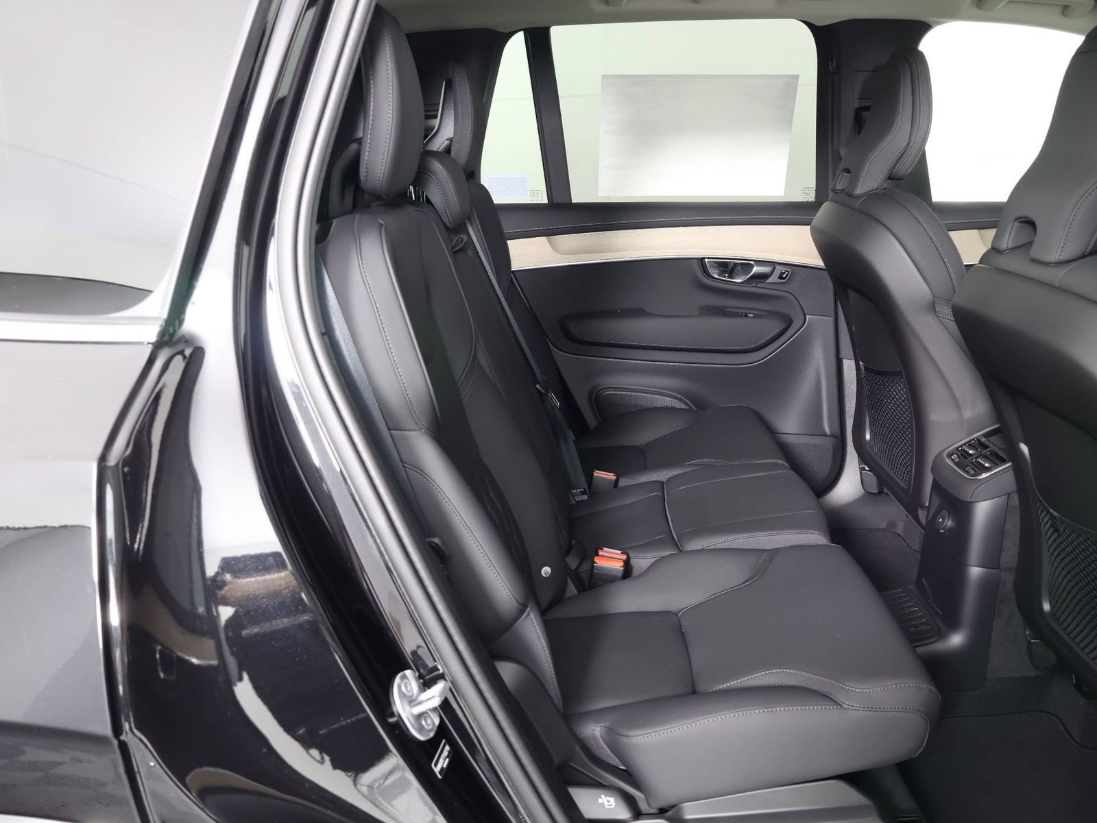 New 2026 Volvo XC90 T8 Plus AWD/4WD image 11