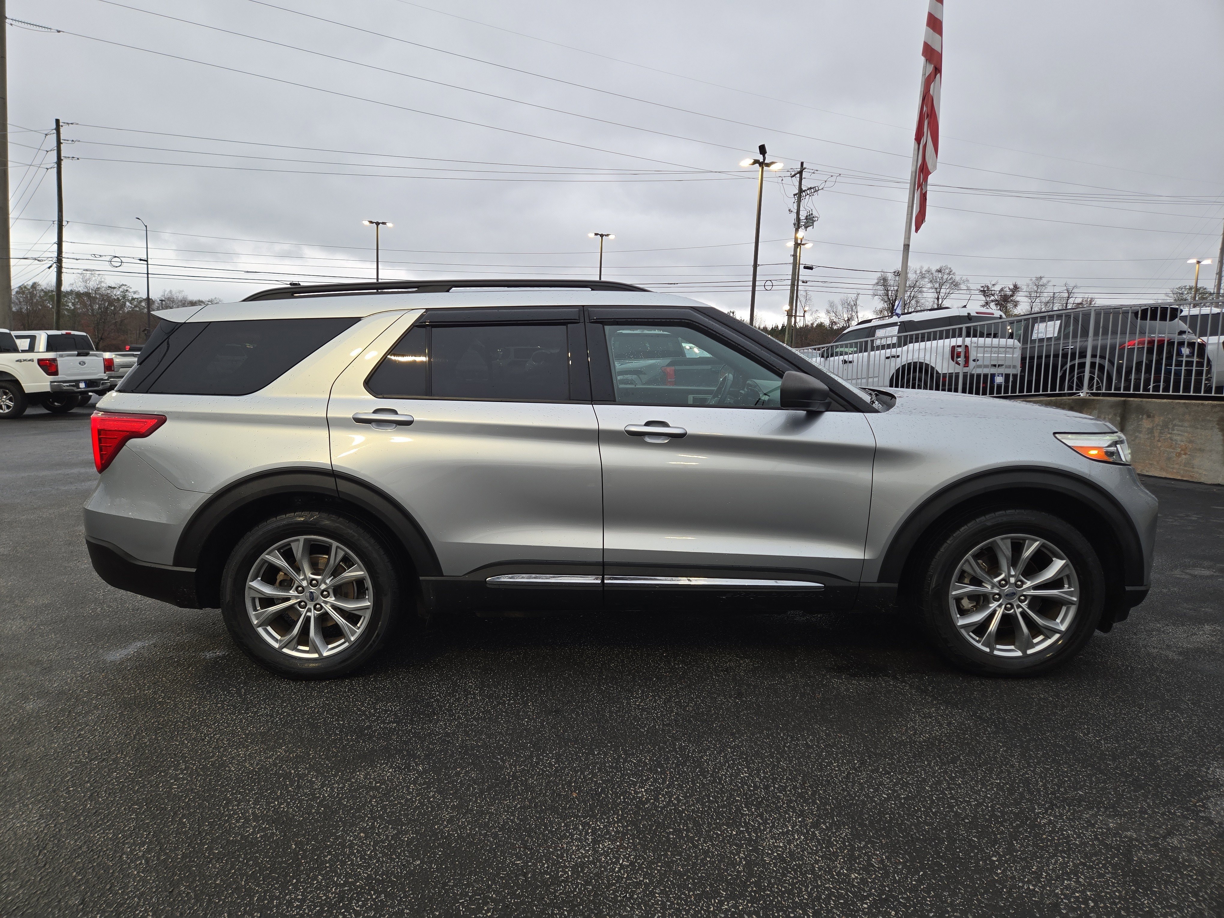 Used 2020 Ford Explorer XLT w/ Equipment Group 202A image 6