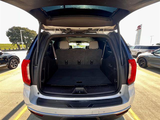 Used 2022 GMC Yukon XL SLT w/ SLT Luxury Package RWD image 5
