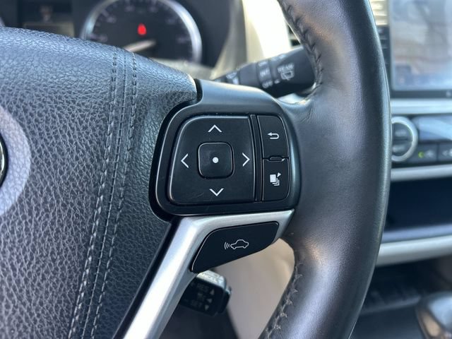 Used 2016 Toyota Highlander Limited Platinum FWD image 24