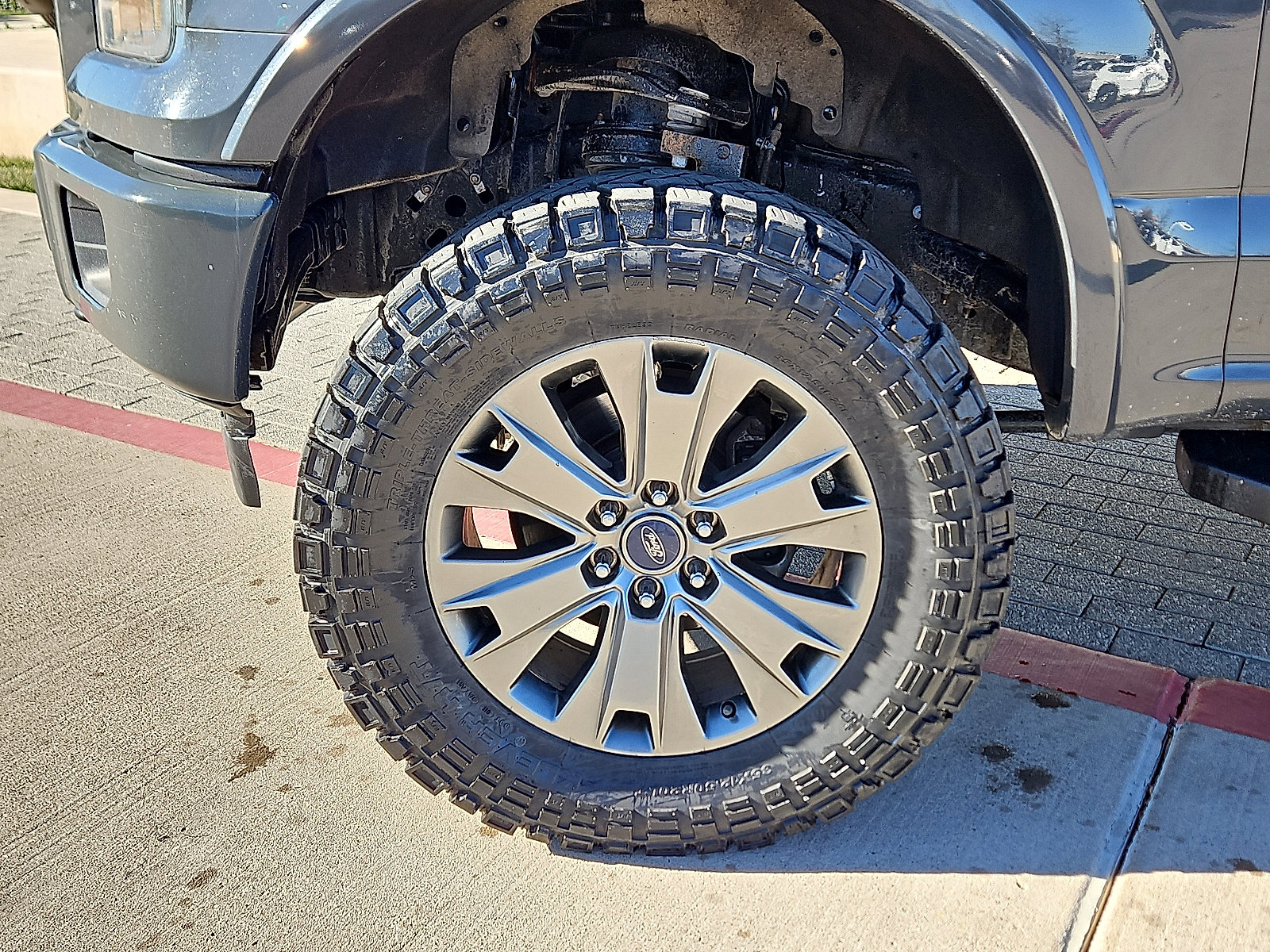 Used 2017 Ford F150 XLT w/ Equipment Group 302A Luxury image 5