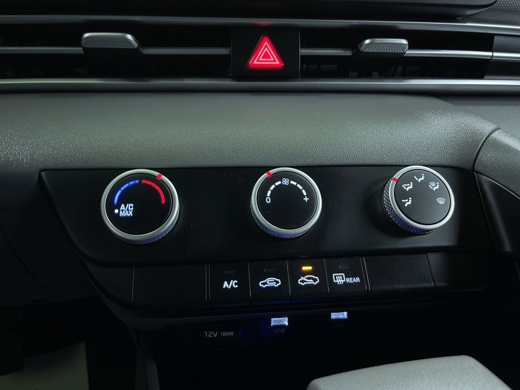 Used 2021 Hyundai Elantra SE image 22