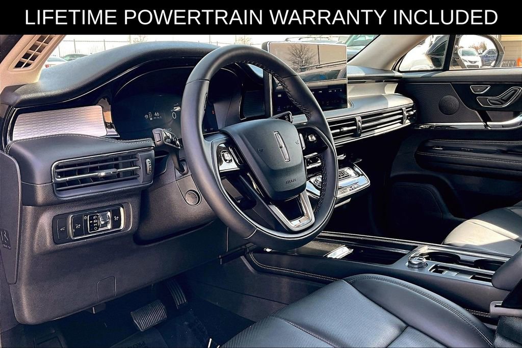 Used 2025 Lincoln Corsair Premiere w/ Equipment Group 101A image 17